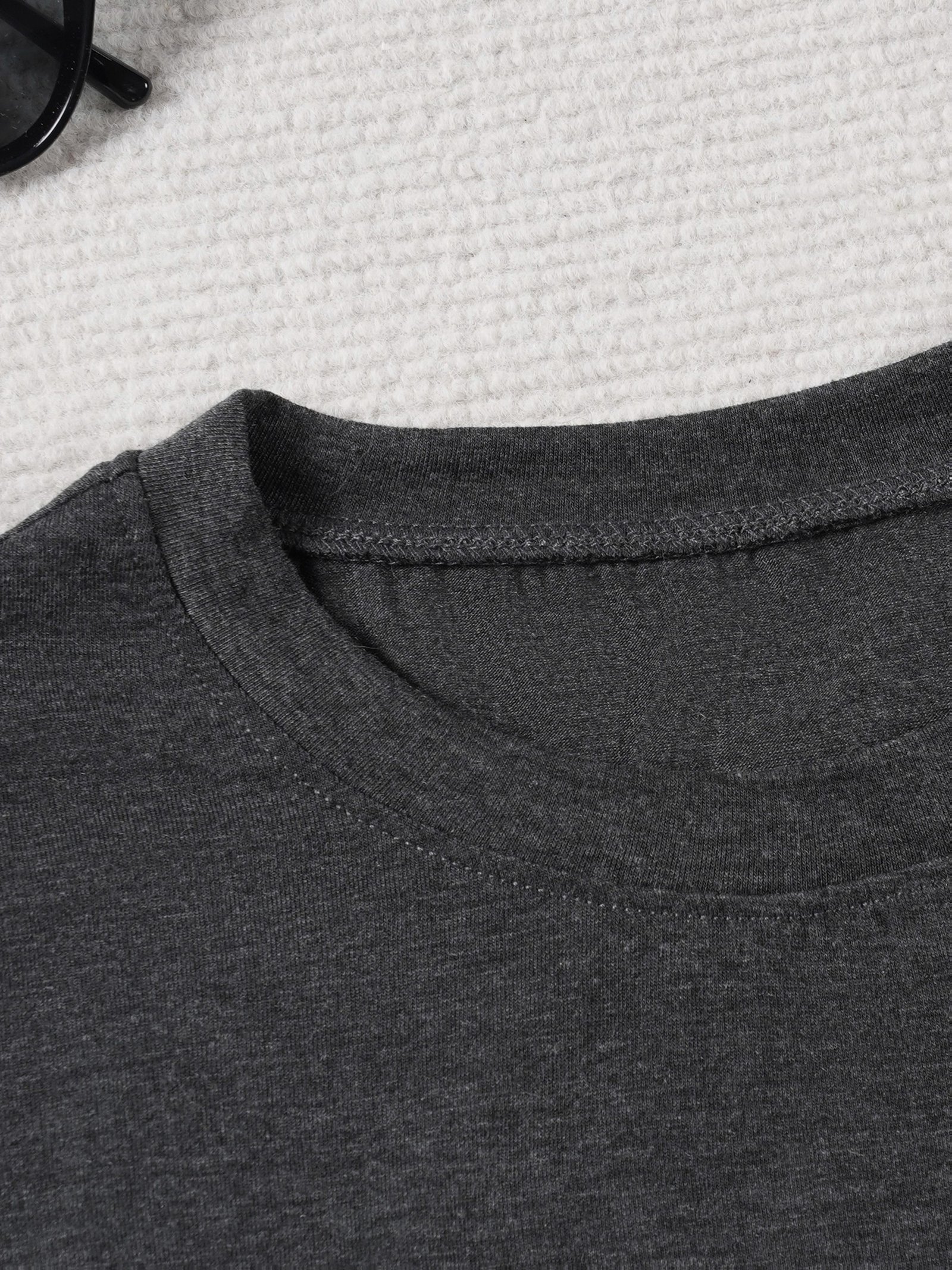 Camiseta de Manga Corta Bohemia Vintage con Estampado Espiritual de Luna Celestial y Sol Radiante, Cuello Redondo y Corte Regular, Ropa de Mujer para Primavera/Verano, Moda Casual para Exteriores, Tejido Ligero y Transpirable, Regalo Ideal para Hija, Hermana, Cumpleaños, Mejor Amiga, Madre, Familia - Imagen 3
